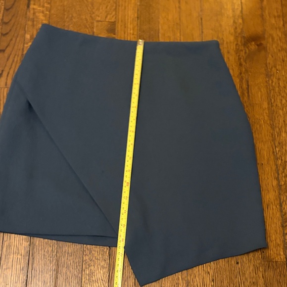 Aritzia Babaton Asymmetrical Elegant Gray Women's Mini Skirt - Picture 3 of 9